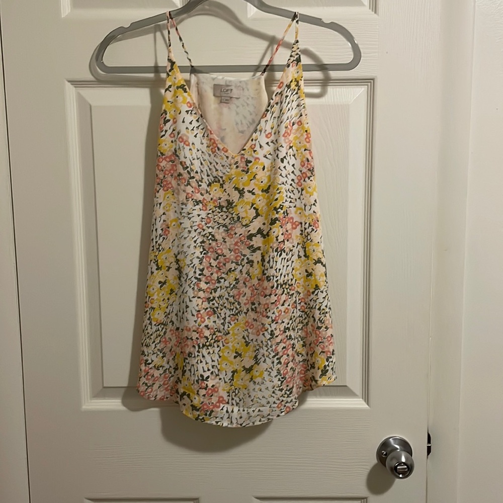 EUC LOFT floral tank blouse size.s 180